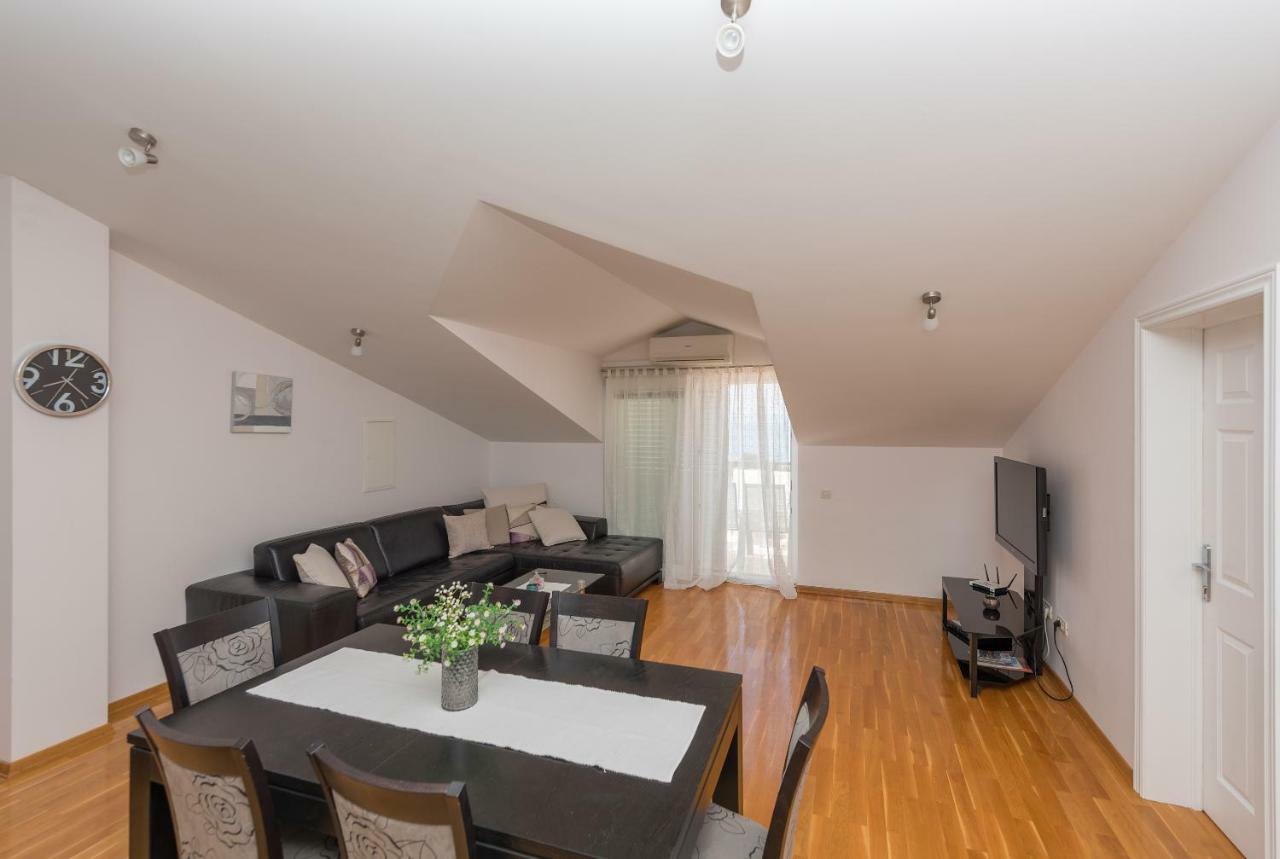 Apartments Naja Макарска Экстерьер фото