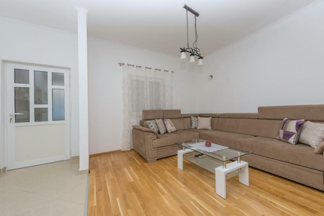 Apartments Naja Макарска Экстерьер фото