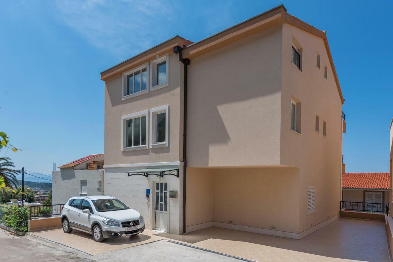 Apartments Naja Макарска Экстерьер фото
